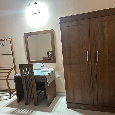 Lahiru Airport Villa Andiambalama Exterior foto