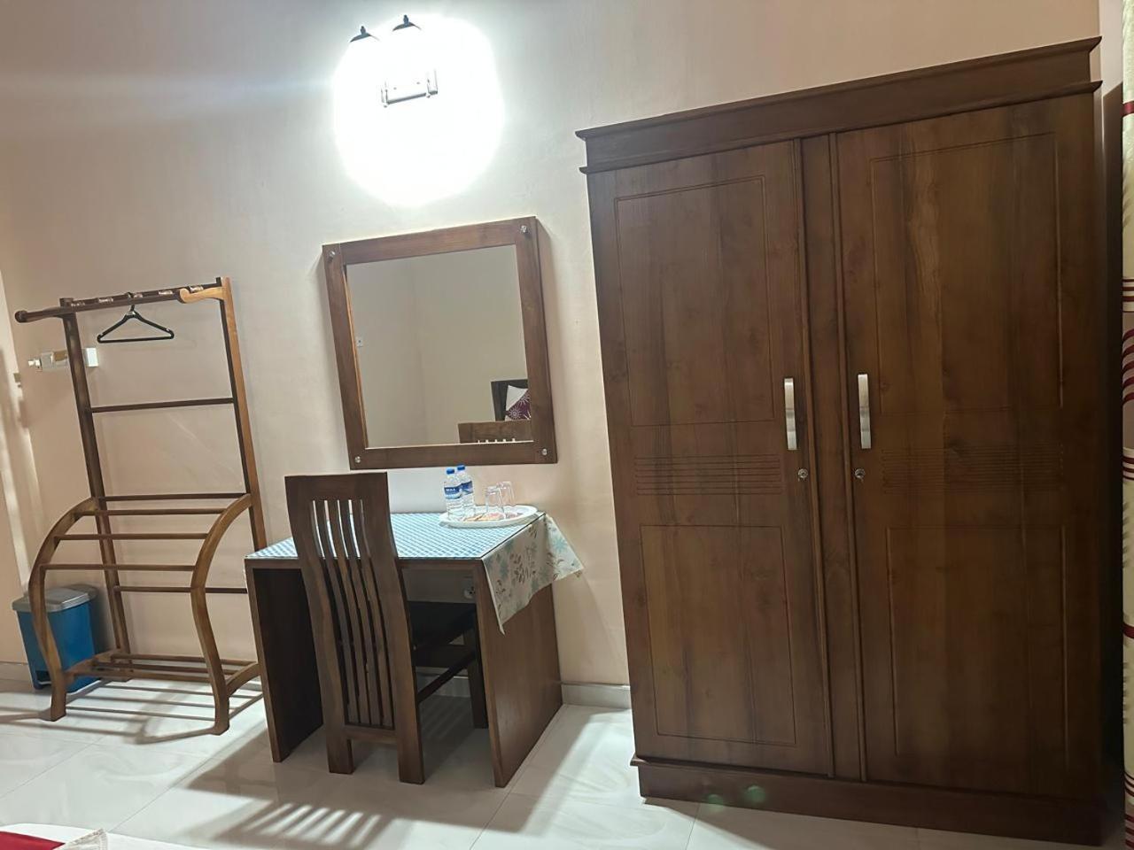 Lahiru Airport Villa Andiambalama Exterior foto