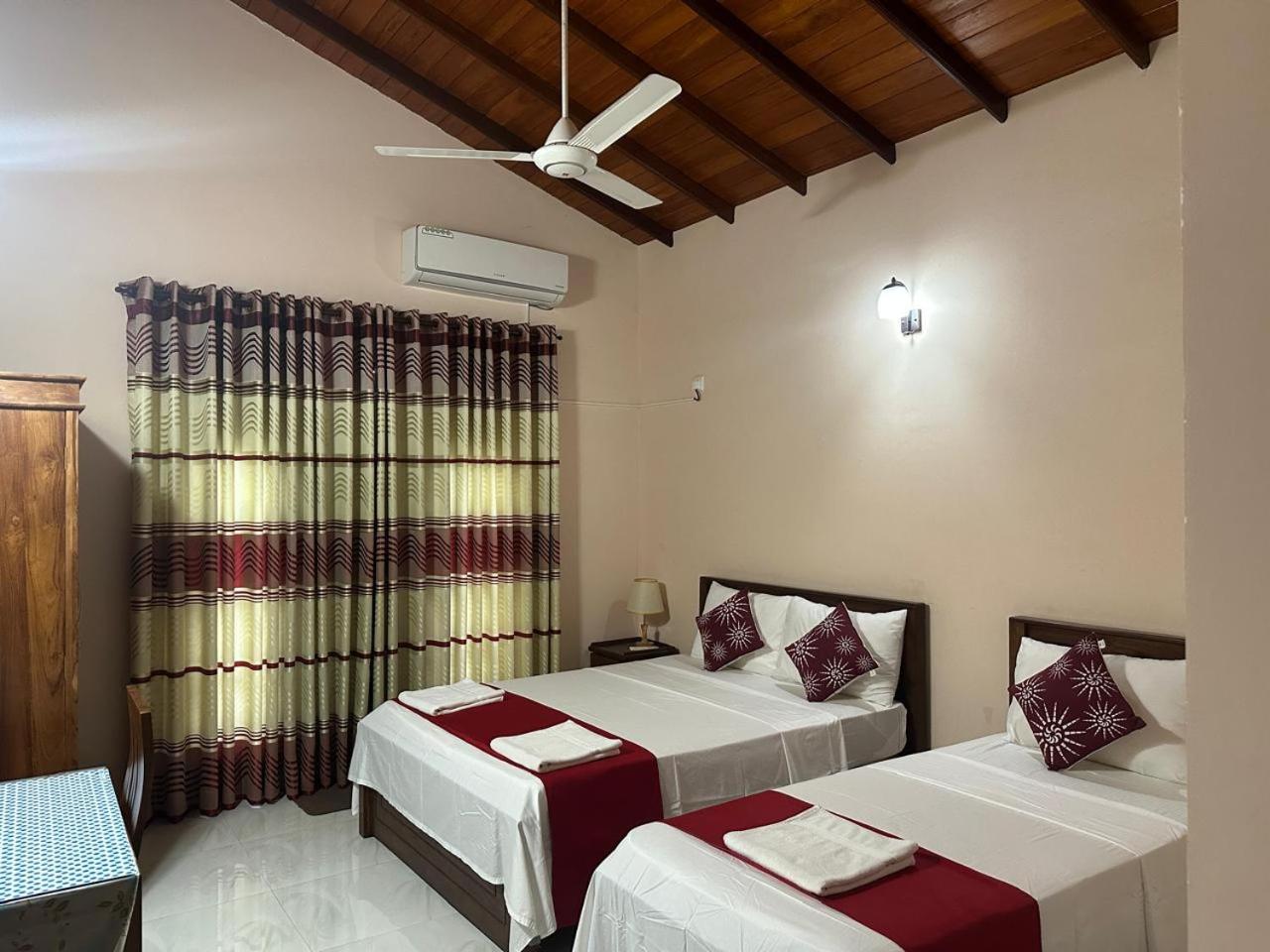 Lahiru Airport Villa Andiambalama Exterior foto