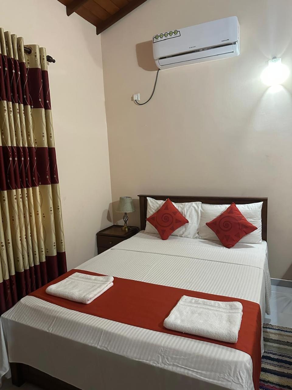 Lahiru Airport Villa Andiambalama Exterior foto